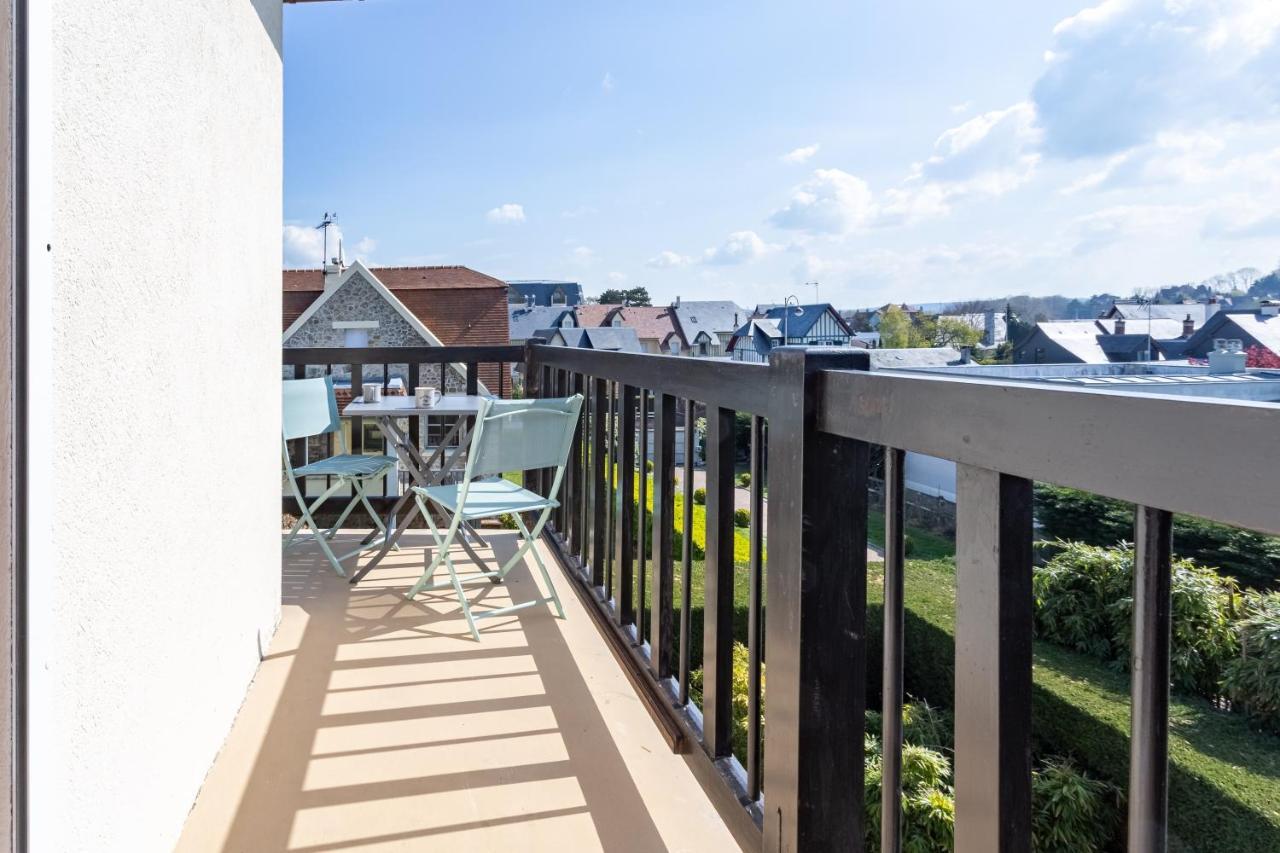 Le Carrousel - Appartement Avec Studio Attenant Deauville Luaran gambar